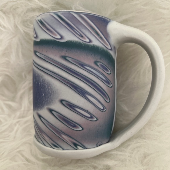 Vintage Handcrafted ceramic mugs in white and lavender signed by the artist 4.5” - Picture 3 of 11